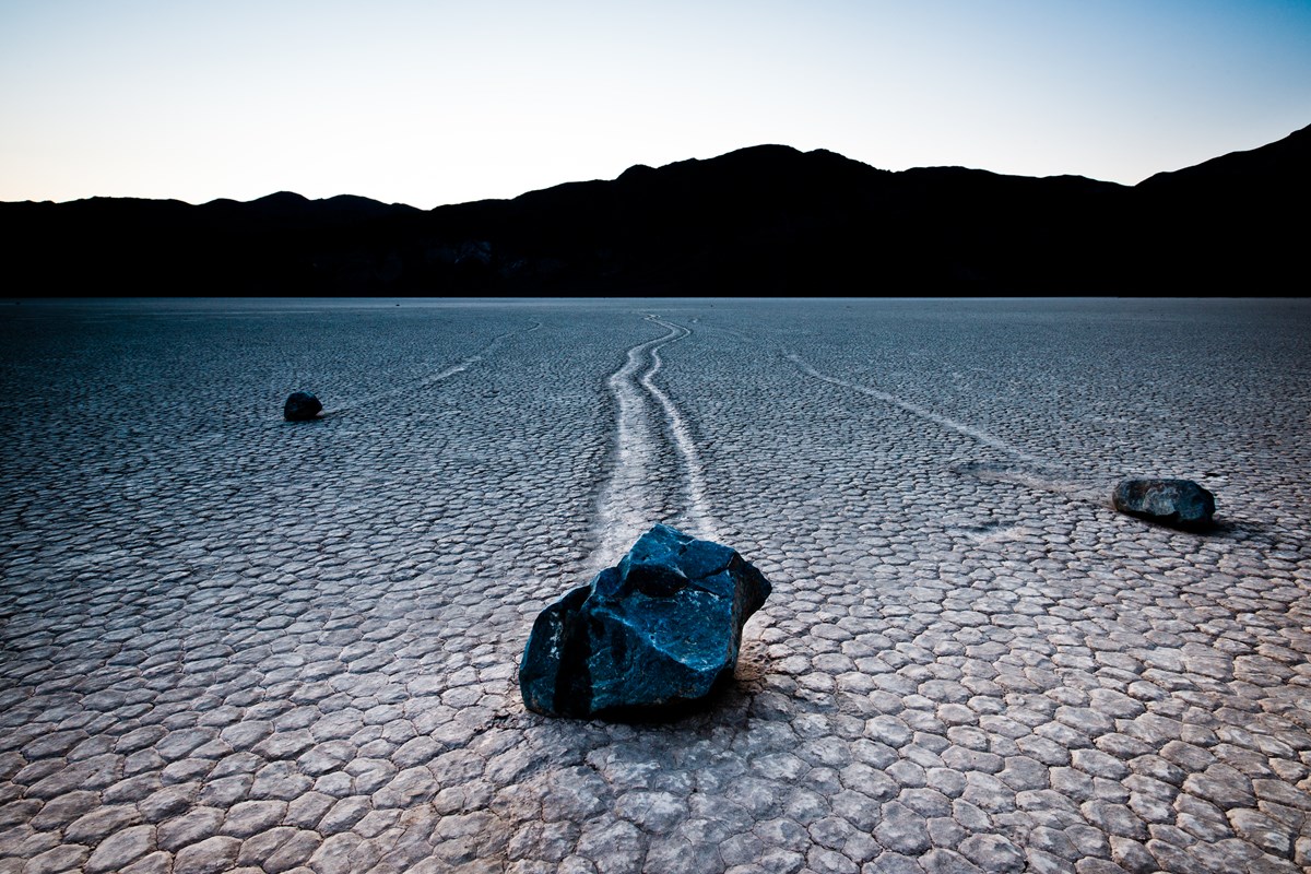 O Vale da Morte e suas pedras deslizantes